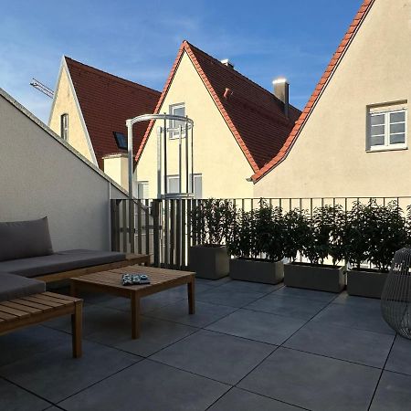 Truly - Direkt Am Rathausplatz, Dachterrasse Mit Blick Auf Perlachturm, Garage, Fahrstuhl Appartement Augsburg Buitenkant foto