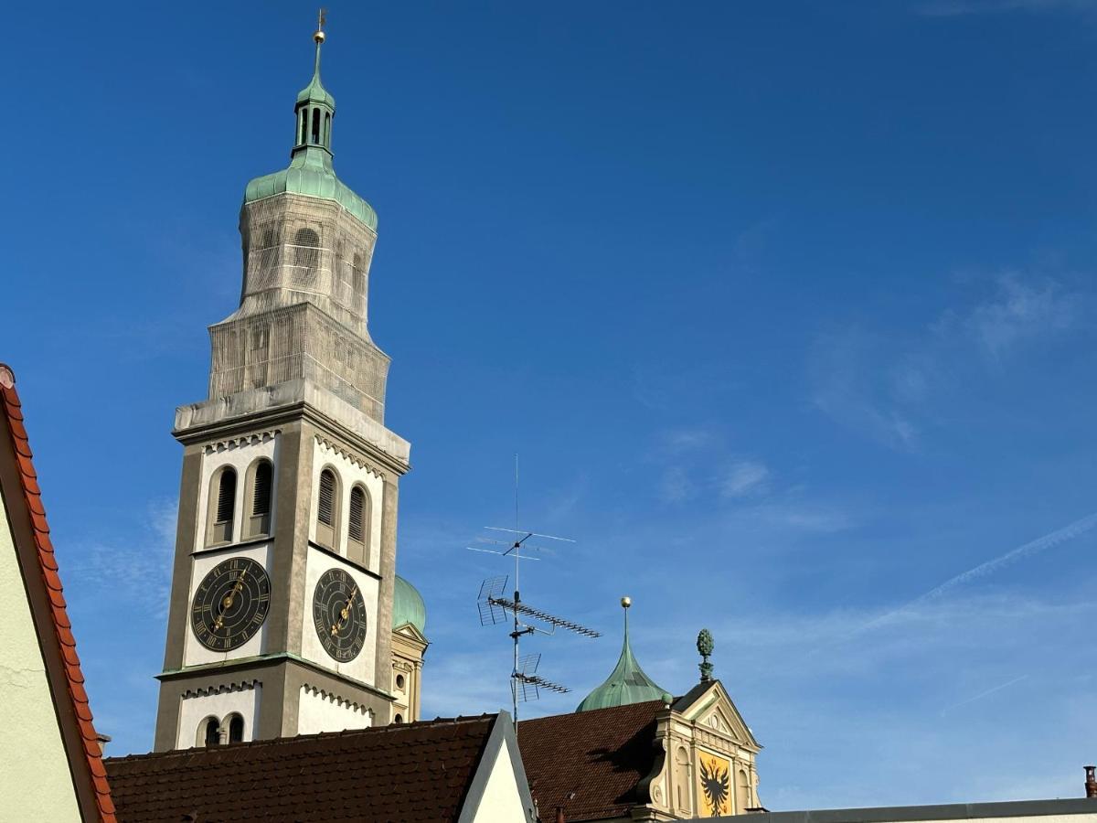 Truly - Direkt Am Rathausplatz, Dachterrasse Mit Blick Auf Perlachturm, Garage, Fahrstuhl Appartement Augsburg Buitenkant foto